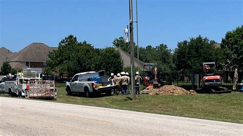 Fort Bend gas leak alerts sent to phone for rupture。